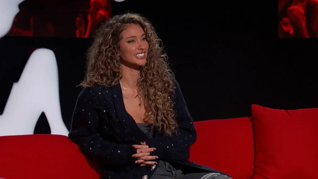 Lolo Wood showcasing her fitness physique in stylish gym wear
